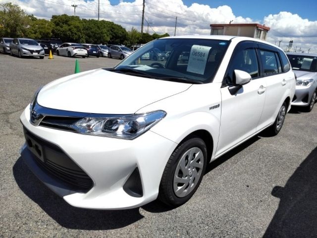 6584 Toyota Corolla fielder NKE165G 2018 г. (LUM Kobe Nyusatsu)